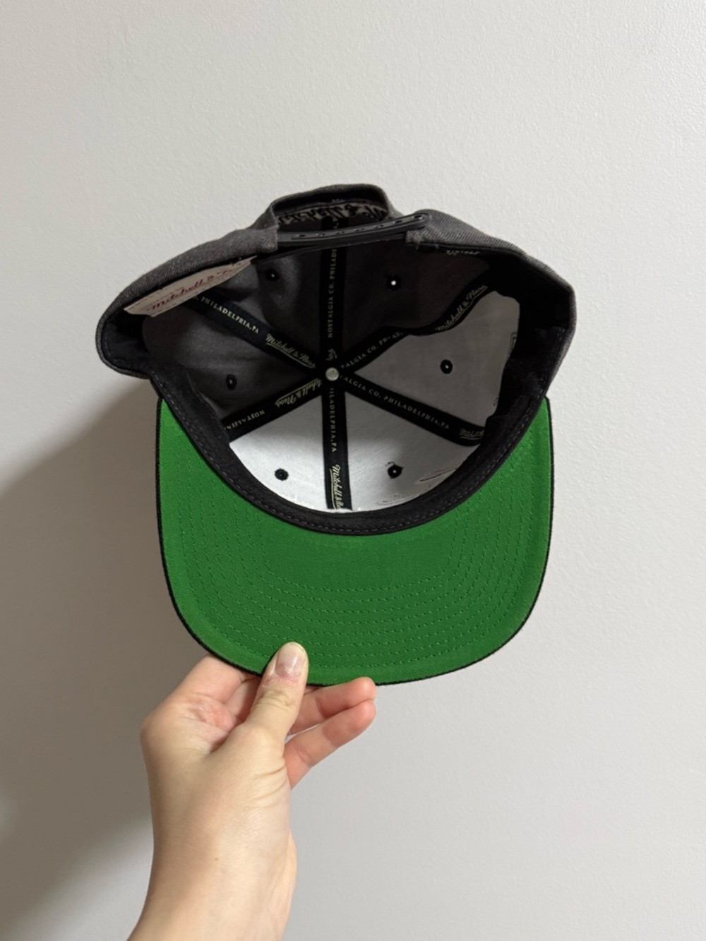 Mitchell & Ness LA Kings Snapback Hat - Picture 8 of 11